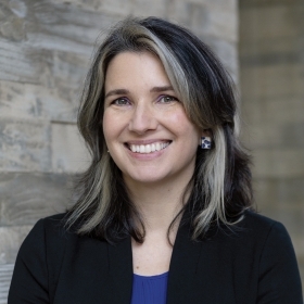 Wellesley杂志的新编辑Lisa Scanlon Mogolov '99的照片肖像